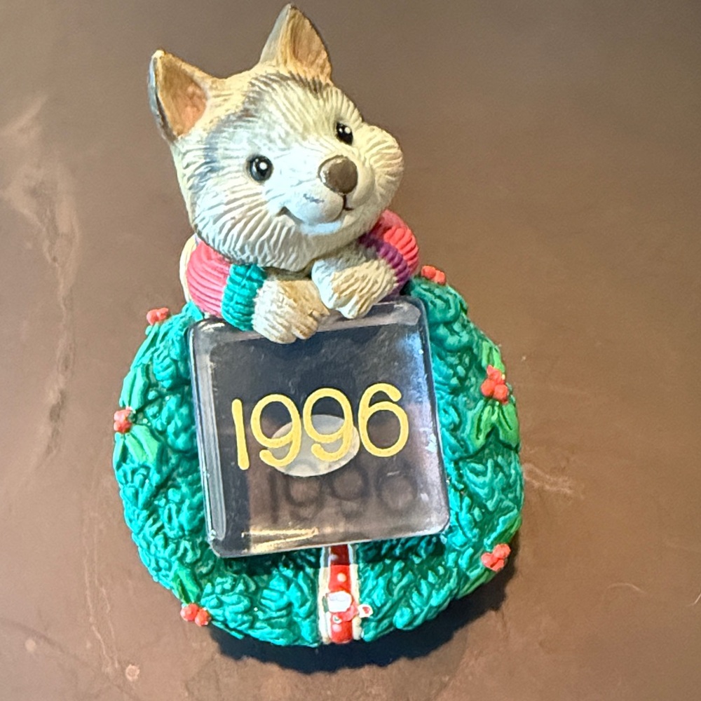Carlton Cards 1996 Huskey ornament.
